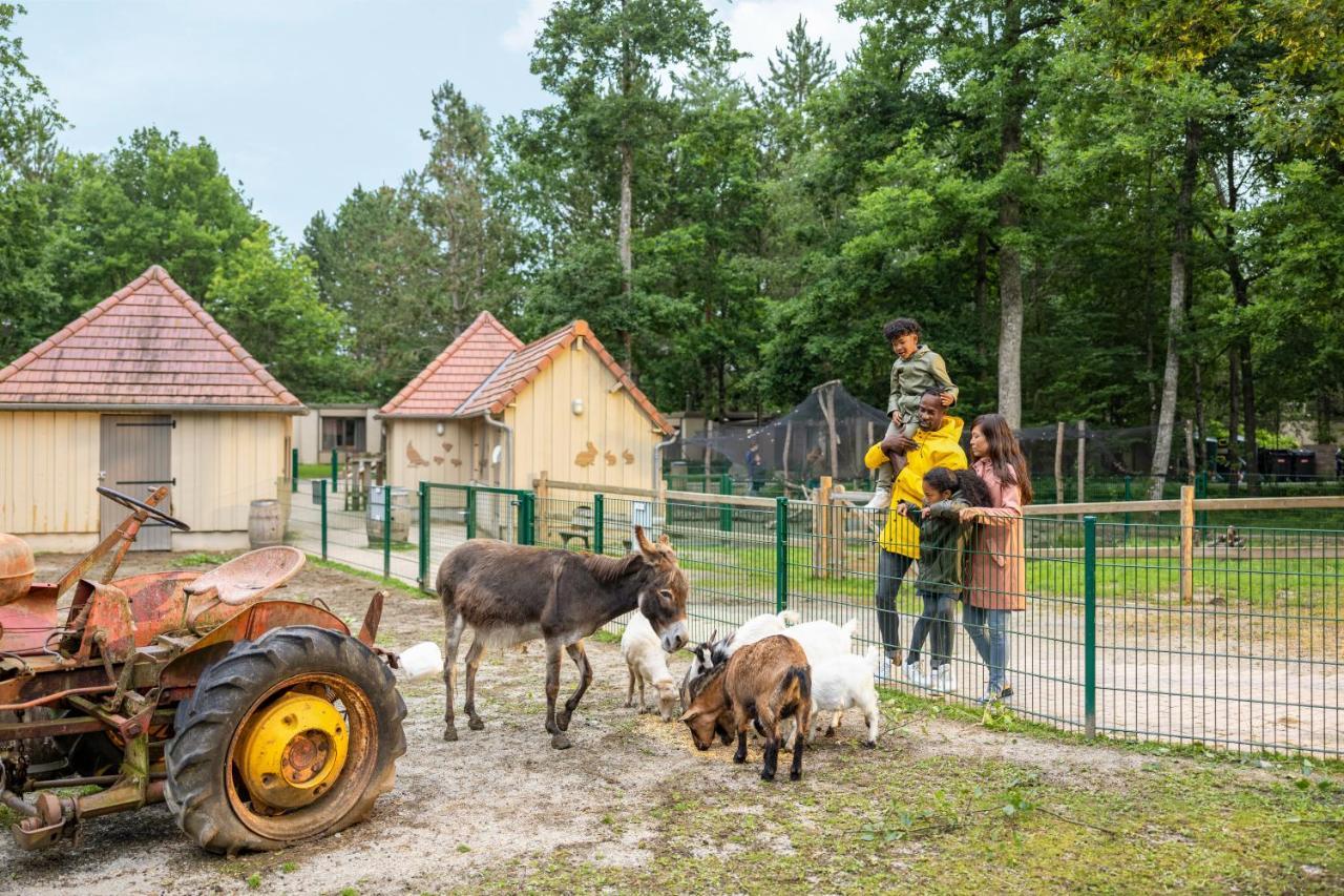 ホテル Center Parcs Les Bois Francs ヴェルヌイユ・ダヴル・エ・ディトン エクステリア 写真