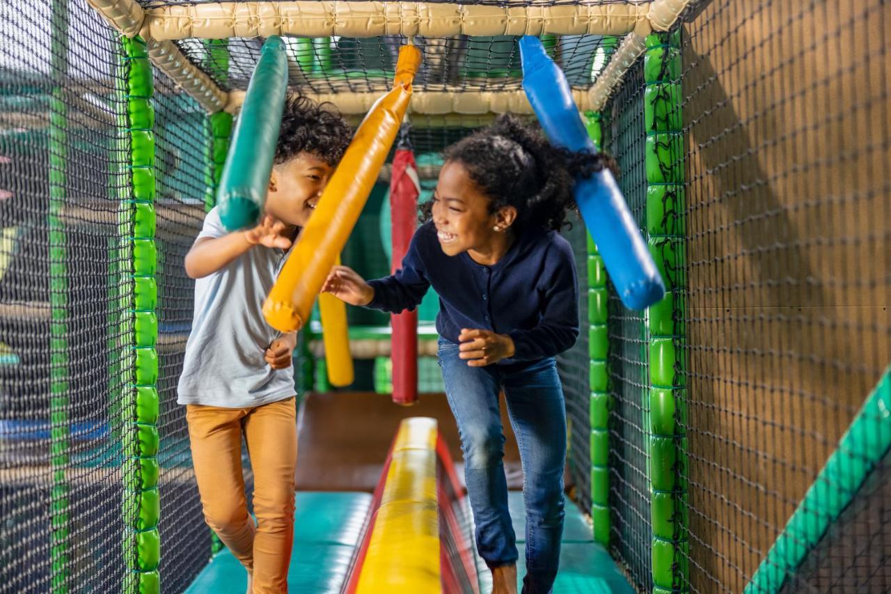 ホテル Center Parcs Les Bois Francs ヴェルヌイユ・ダヴル・エ・ディトン エクステリア 写真
