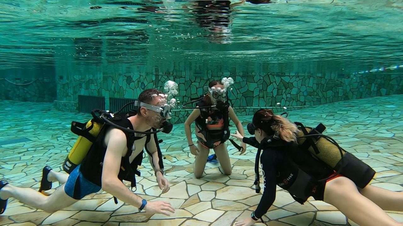 ホテル Center Parcs Les Bois Francs ヴェルヌイユ・ダヴル・エ・ディトン エクステリア 写真
