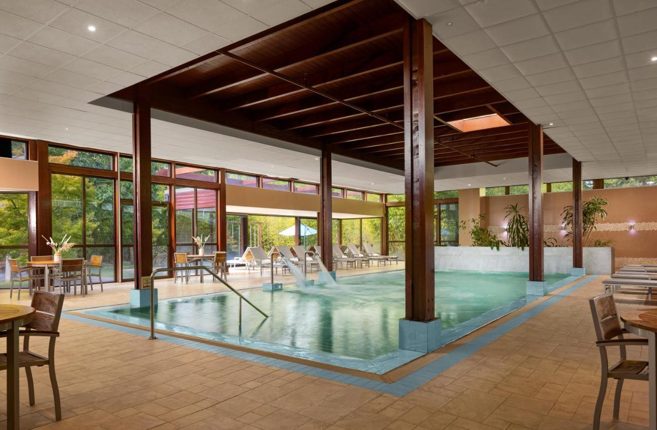 ホテル Center Parcs Les Bois Francs ヴェルヌイユ・ダヴル・エ・ディトン エクステリア 写真