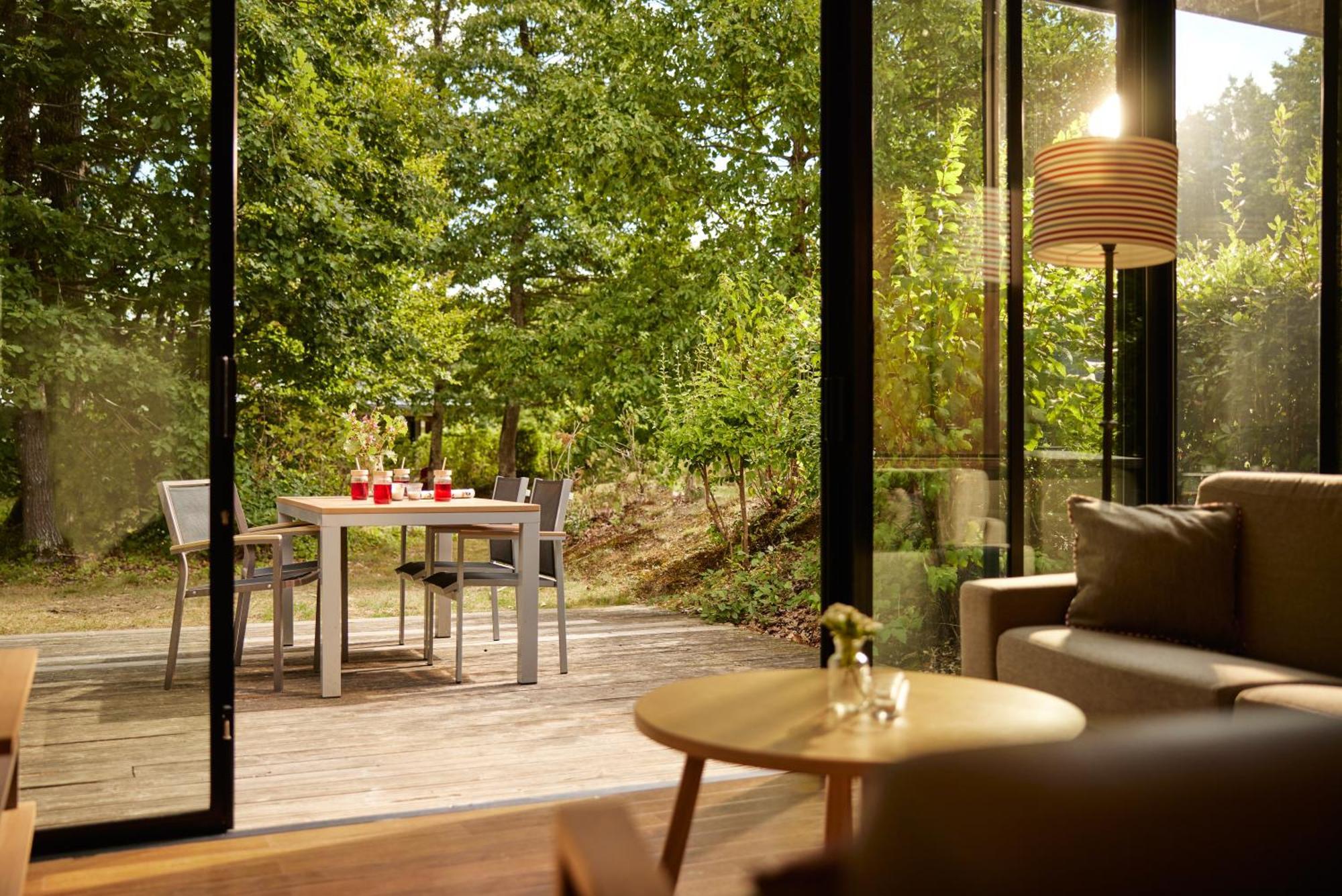 ホテル Center Parcs Les Bois Francs ヴェルヌイユ・ダヴル・エ・ディトン エクステリア 写真