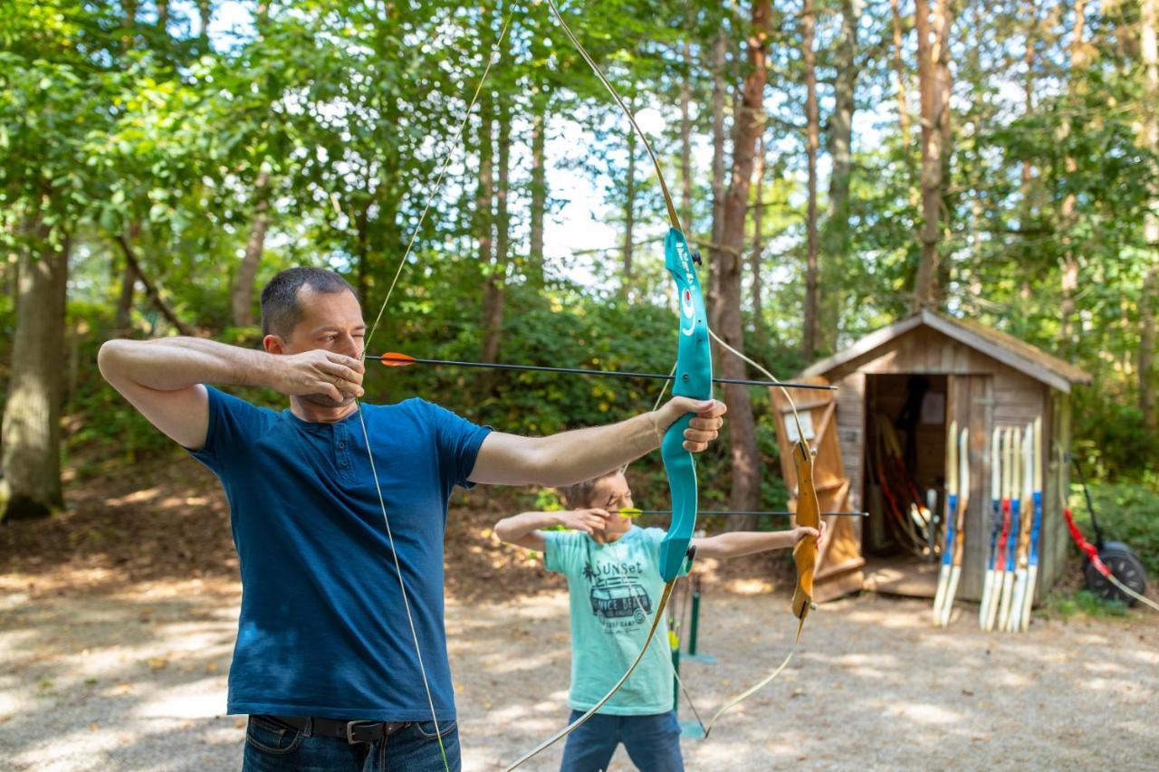 ホテル Center Parcs Les Bois Francs ヴェルヌイユ・ダヴル・エ・ディトン エクステリア 写真