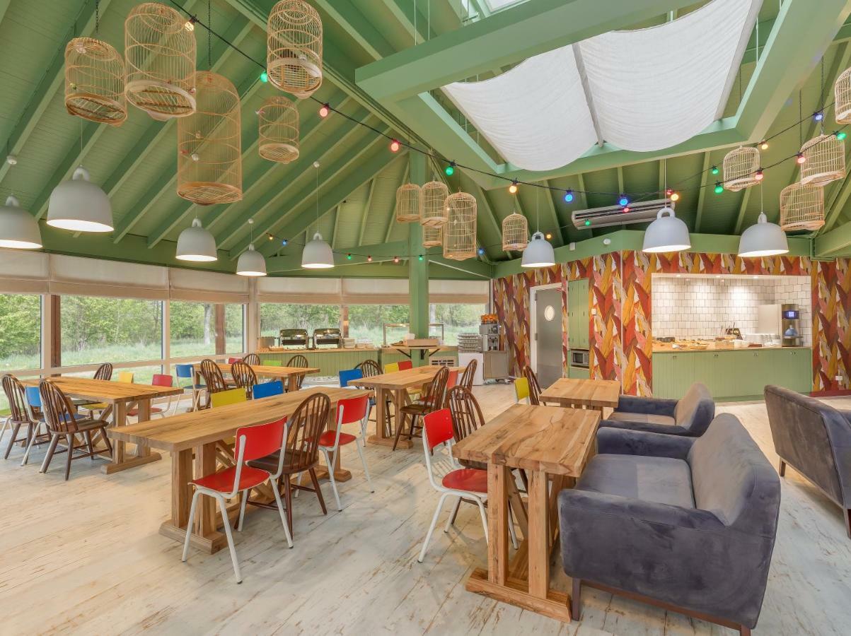 ホテル Center Parcs Les Bois Francs ヴェルヌイユ・ダヴル・エ・ディトン エクステリア 写真